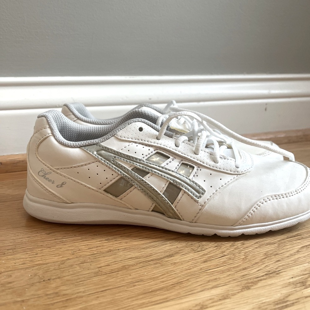 NEW Asics CHEER 8 Women's Cheer Shoe White/Silver US Size 5 Medium New